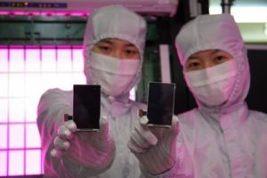 Samsung ครั้งแรกกับการเปิดตัวจอภาพ AMOLED บนมือถือ