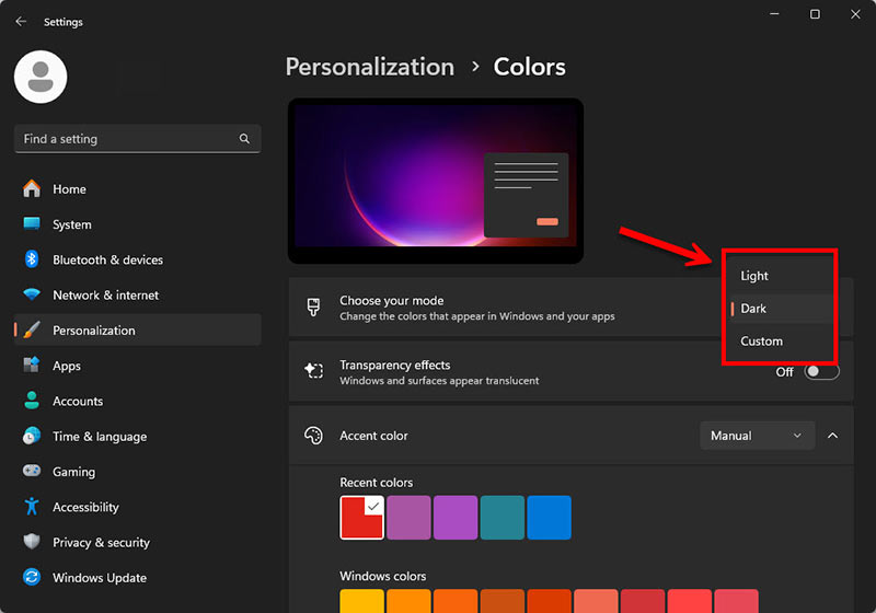 ภาพหน้าจอแสดงขั้นตอนการเปิดใช้งานโหมดมืดบน Windows 11 โดยมีลูกศรสีแดงชี้ให้เห็นการเปลี่ยนตัวเลือกในเมนู Choose your mode จาก Light เป็น Dark