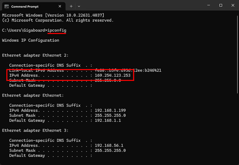 หน้าต่าง Command Prompt แสดงผลลัพธ์คำสั่ง ipconfig โดยเน้นกรอบสี่เหลี่ยมสีแดงที่ตำแหน่ง IPv4 Address