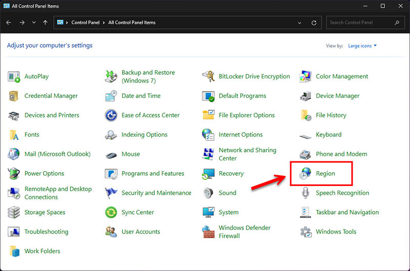 ภาพหน้าจอแสดงหน้าต่าง All Control Panel Items ในระบบปฏิบัติการ Windows โดยมีกรอบสี่เหลี่ยมสีแดงและลูกศรชี้เน้นไปที่ไอคอนเมนู Region สำหรับการตั้งค่าภูมิภาคและภาษา