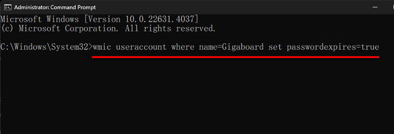 หน้าต่าง Command Prompt สำหรับผู้ดูแลระบบ แสดงการพิมพ์คำสั่ง wmic เพื่อเปิดใช้งานระบบ Password Expiration Windows 11 สำหรับบัญชีผู้ใช้งาน