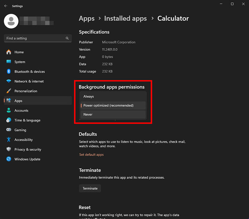 ภาพหน้าจอการตั้งค่า Installed apps บน Windows 11 แสดงการปรับค่า Background apps permissions ให้เป็น Never เพื่อปิดการทำงานเบื้องหลัง ช่วยประหยัดแรมและแก้ปัญหาเครื่องอืด